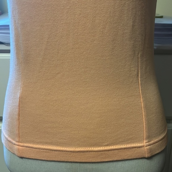 SO brand light peach colored tank top that is form fitted with seams - Picture 3 of 8